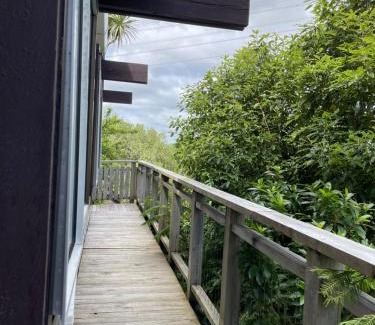 Lower Hutt Apartamento | tranquil 3brms bush cabin
