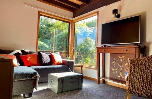 Lower Hutt Apartamento | tranquil 3brms bush cabin