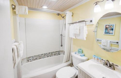 Litchfield by the Sea Apartamento | Tranquil 3rd Flr Resort View King Room