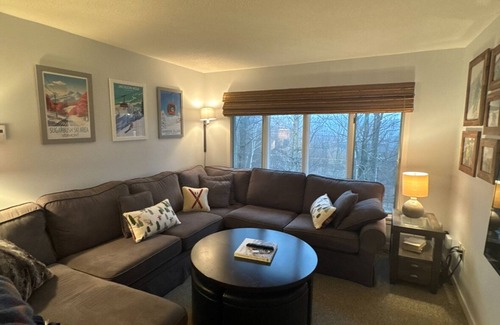 Warren Condominio | Tranquil 4-bedroom condo near slopes at Sugarbush Resort. Recently renovated!