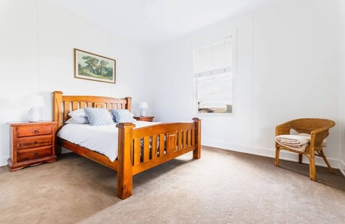Koorawatha Otro | Tranquil 4 bedroom house with fireplace