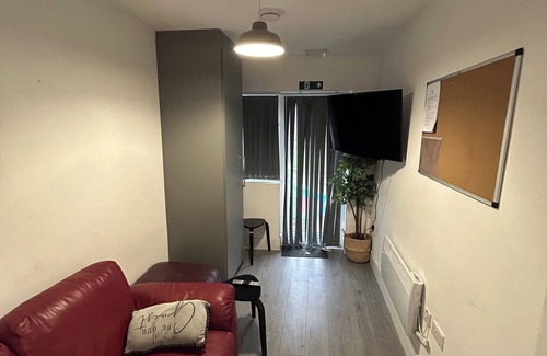 Yeading Casa | Tranquil 4-bedroom house with 4 bathrooms 20 mins from Heathrow