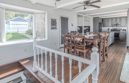 Dexter Casa | Tranquil 4 Bedroom Lake House on Guffin Bay