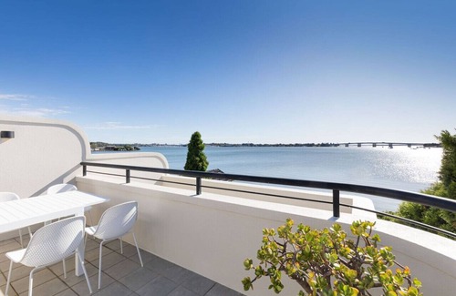 Sylvania Waters Apartamento | Tranquil 4-bedroom water view apartment