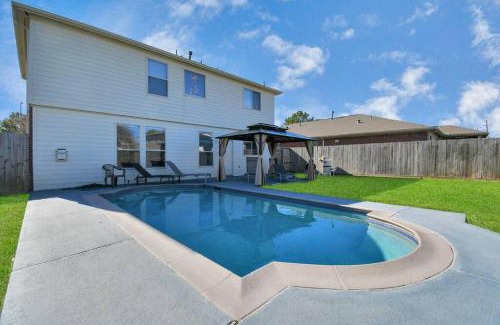 Cypress Casa | Tranquil 4-BR Oasis With Pool & Backyard Bliss!