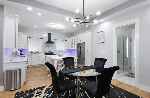 Candler-McAfee Casa | Tranquil 5-bedroom house with pool in Decatur