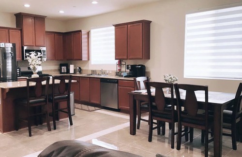 Visalia Casa | Tranquil and Spacious Family Haven by Sequoia & Kings Canyon National Park!