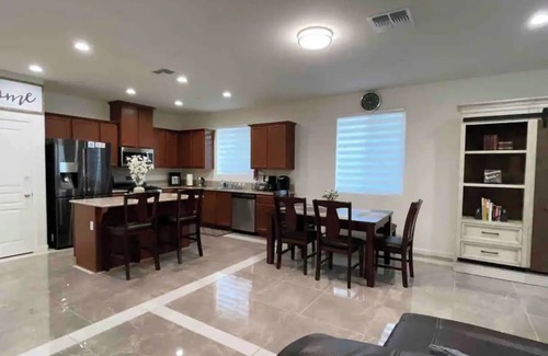 Visalia Casa | Tranquil and Spacious Family Haven by Sequoia & Kings Canyon National Park!