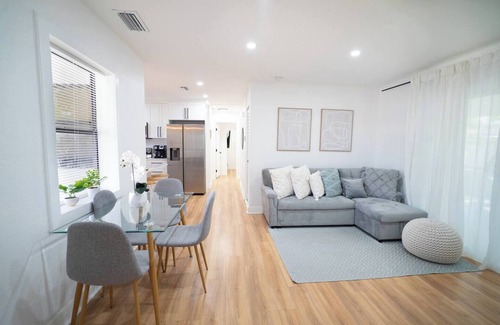 Meadowlawn Casa | Tranquil and Sunny 4BR Getaway Home