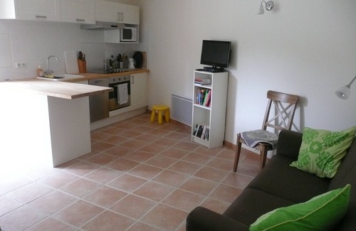 Causses-et-Veyran Apartamento | Tranquilo apartamento con piscina y hermoso jardín.