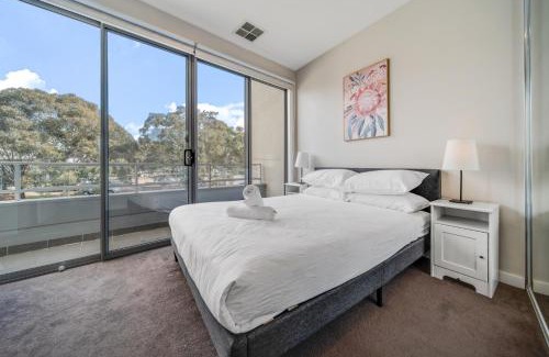 Curtin Apartamento | Tranquil Apartment in Green, Well Connected Suburb