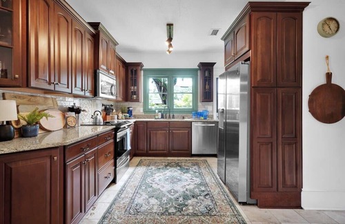 Avondale Casa | Tranquil Avondale Home, Walkable to Food & Shops!