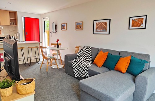 Linwood Casa | Tranquil Bamboo Oasis -New 2 Bed Close To CBD
