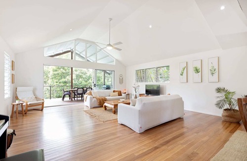 Yaroomba Casa | Tranquil beach retreat, pool, boardwalk, sleeps 8