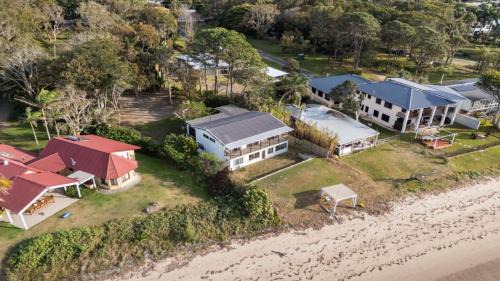 Beachmere Casa | 'tranquil Beachfront Retreat'