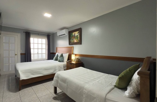 Agonía Cama Y Desayuno | Tranquil bed & breakfast with AC in Alajuela. Near International Airport, 15 min