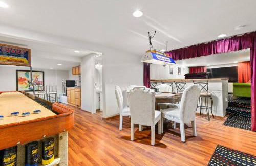 Rockaway Beach Casa | Tranquil By The Pond