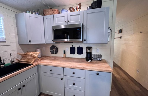 Chestnut Mound Cabina | Tranquil Cabin on Lake, 1 hour east of Nashville. Nearby Waterfalls.