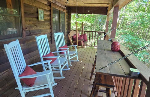 Banner Elk Cabina | Tranquil cabin with Pool in charming Banner Elk