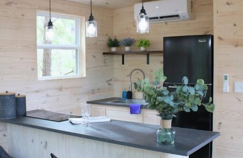 Winona Cabina | Tranquil Cabins 1 bedroom - Tranquil Cabins private 1 bedroom with Queen Bed and Twin Futon