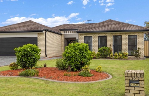 Banksia Beach Casa | Tranquil Canal Front Holiday House