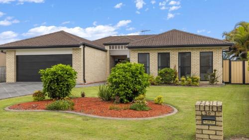 Banksia Beach Casa | Tranquil Canal Front Holiday House