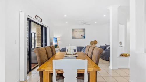 Banksia Beach Casa | Tranquil Canal Front Holiday House
