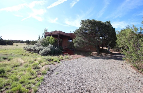 Santa Fe Cabaña | Tranquil Casita en Tano Oeste, Suroeste Cielos, Barrer Vista de las Sangres