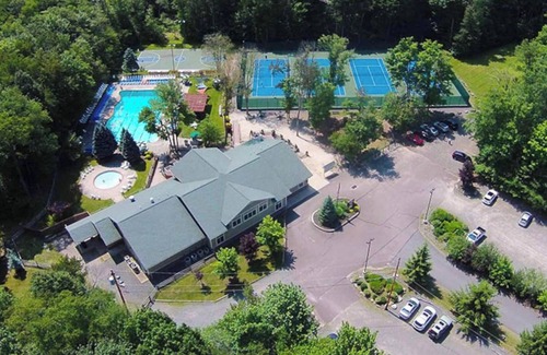 Gouldsboro Chalet De Esquí | Tranquil chalet in Big Bass Lake resort. Lake w/ beach, pool, clubhouse!