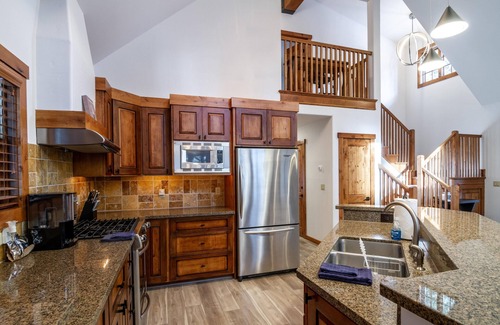 Tamarack Chalet De Esquí | Tranquil Chalet |wrap-around deck|Pet Friendly