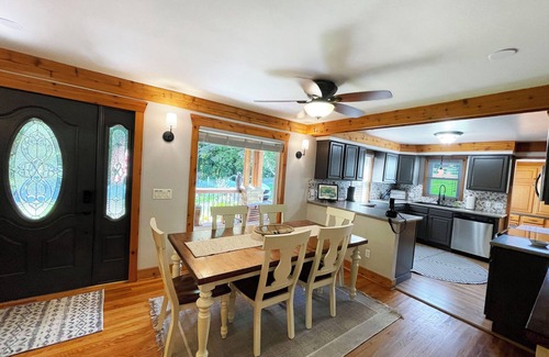Waynesville Casa | Tranquil & Charming Hideaway ♛ King Suite, Hot Tub, Fire Pit & Covered Porch