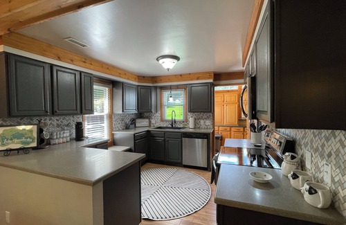 Waynesville Casa | Tranquil & Charming Hideaway ♛ King Suite, Hot Tub, Fire Pit & Covered Porch