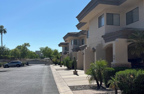 Olivewood Est Condominio | Tranquil condo in Phoenix gated community