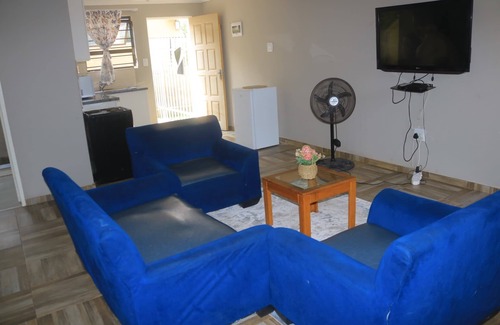 Greater Johannesburg Metropolitan Area Condominio | Tranquil condo with pool & braai area in vibrant Randburg