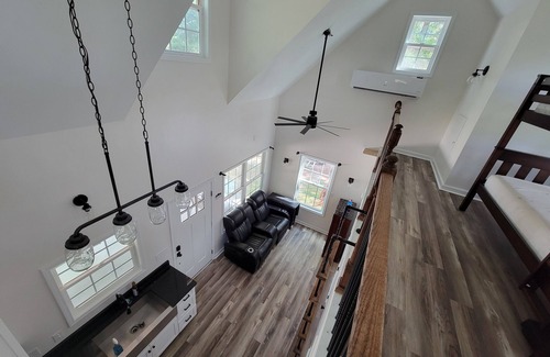 Loris Cabaña | Tranquil Cottage Escape - Enjoy Modern Comforts in a Serene Woodland Setting
