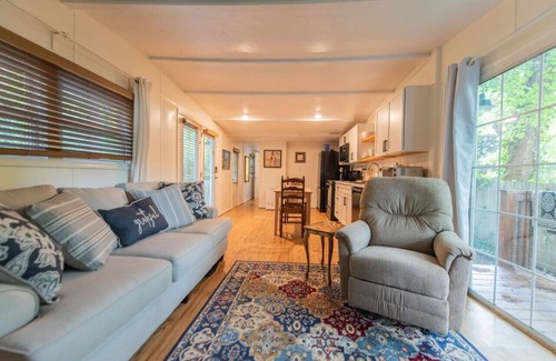 Winston - Salem Cabaña | Tranquil Cottage w/ Soaking Tub & Oversized Shower