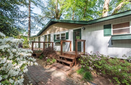 Winston - Salem Cabaña | Tranquil Cottage w/ Soaking Tub & Oversized Shower