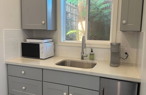 The Willows Cabaña | Tranquil cottage with WiFi in charming Palo Alto