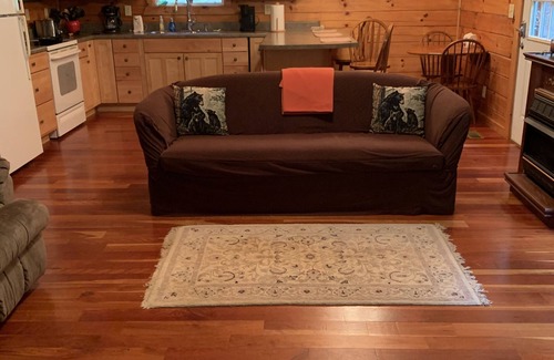 Bryson City Cabina | Tranquil Creek - Romantic hideaway/waterfall/creek cabin