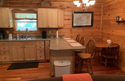 Bryson City Cabina | Tranquil Creek - Romantic hideaway/waterfall/creek cabin