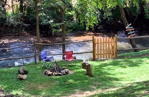 Haywood County Casa | Tranquil Creekside Mountain View Getaway