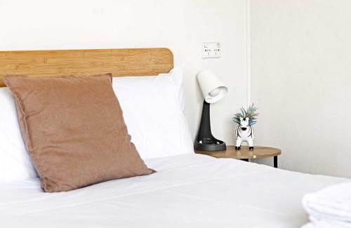 Canley Vale Casa | Tranquil Double Room - Walk to Train & Cabramatta Eats - Shared Bathroom