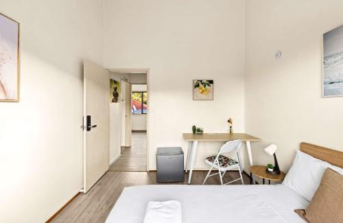 Canley Vale Casa | Tranquil Double Room - Walk to Train & Cabramatta Eats - Shared Bathroom