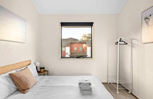 Canley Vale Casa | Tranquil Double Room - Walk to Train & Cabramatta Eats - Shared Bathroom