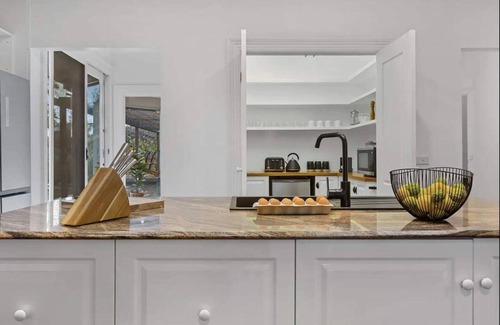 Mount Eliza Casa | Tranquil Estate | Pool, Hot Tub & Gardens