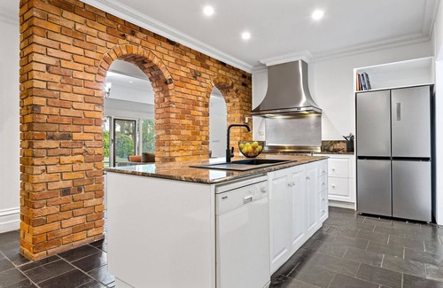 Mount Eliza Casa | Tranquil Estate | Pool, Hot Tub & Gardens