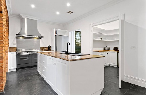 Mount Eliza Casa | Tranquil Estate | Pool, Hot Tub & Gardens