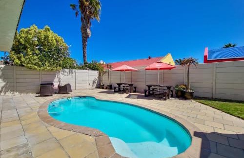 Blouberg Rise Apartamento | Tranquil Family Escape: Pool Balcony