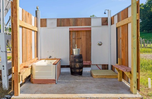 Lookout Valley Neighborhood Association Alquiler De RV | Tranquil Farm Yurt - Mountain View