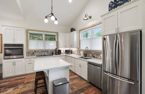 Sealy Casa | Tranquil Farmhouse Retreat with Scenic Views!